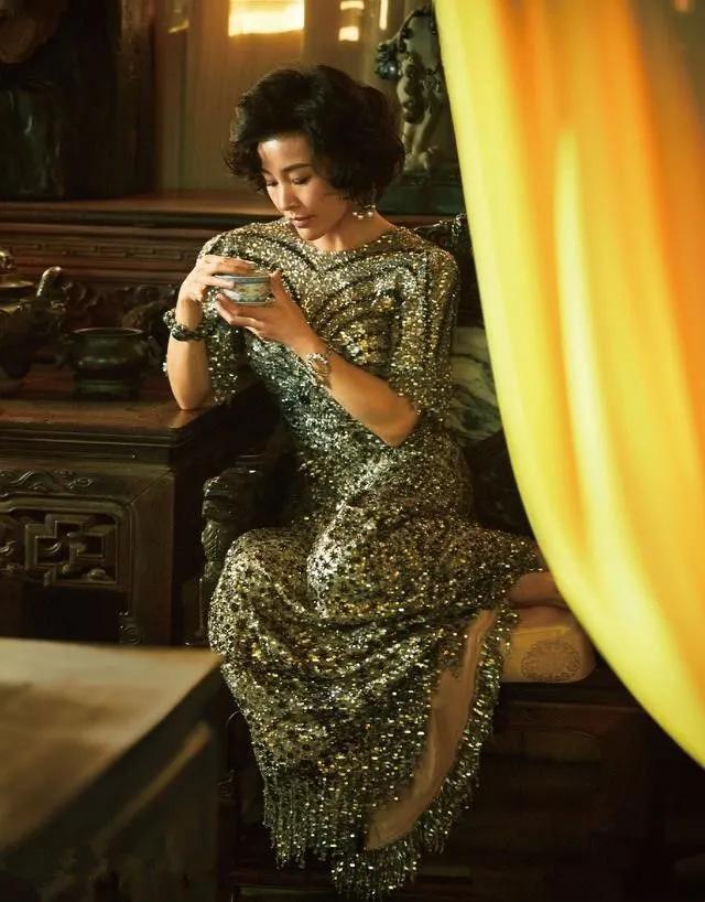 陈冲深v领礼服及吊带裙,陈冲惊艳西方人