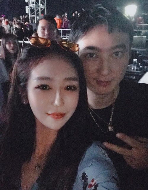 奶茶章泽天朋友圈爆粗口成热搜？王思聪三亚女伴庆生！网友说：丑