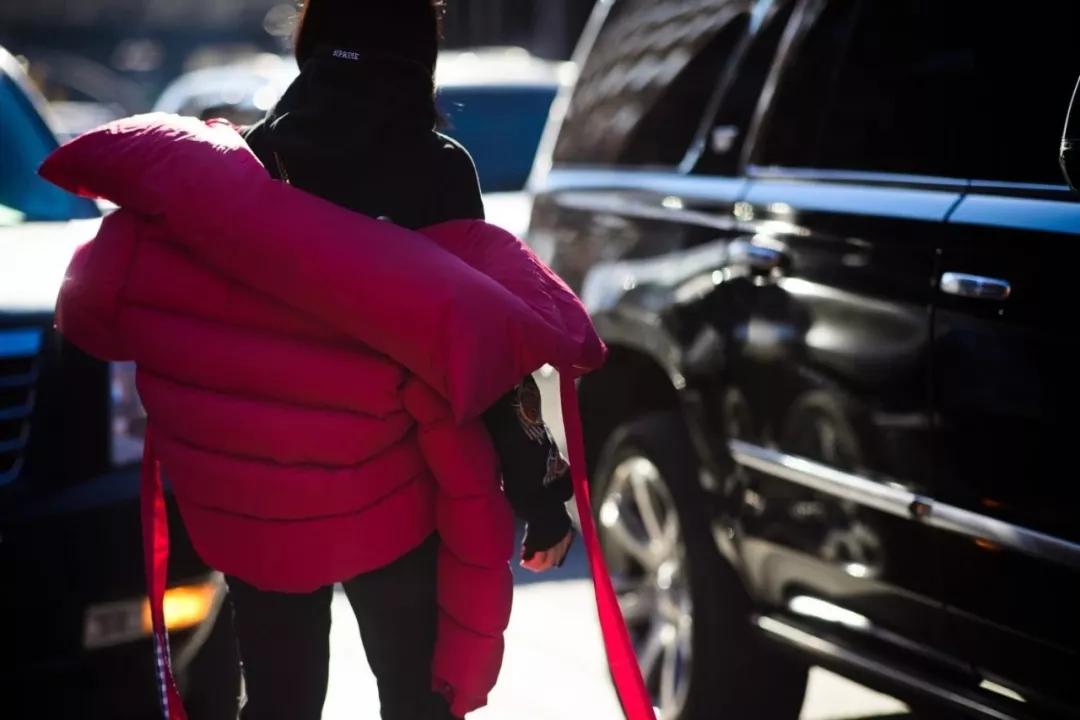 陈慧琳冻到表情失控,陈慧琳参加了什么晚会穿羽绒服