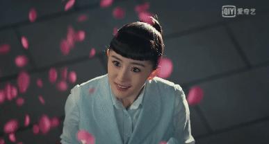 杨幂脸型适合什么发型,杨幂空气刘海发型图片大全