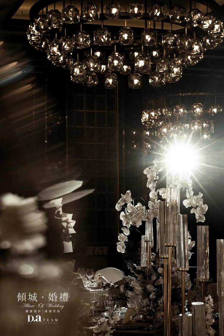 香槟色主题婚礼大屏幕视频,小饭店香槟色婚礼布置简约