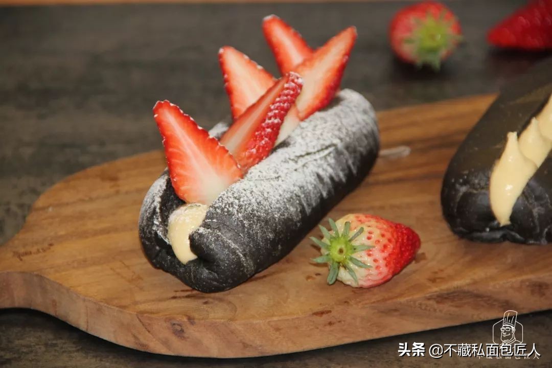 意大利墨鱼汁面包,金枪鱼墨鱼汁面包