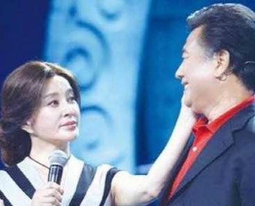 刘晓庆曾出轨姜文，被丈夫“点煤气罐”威胁，跪地求饶：再不敢了