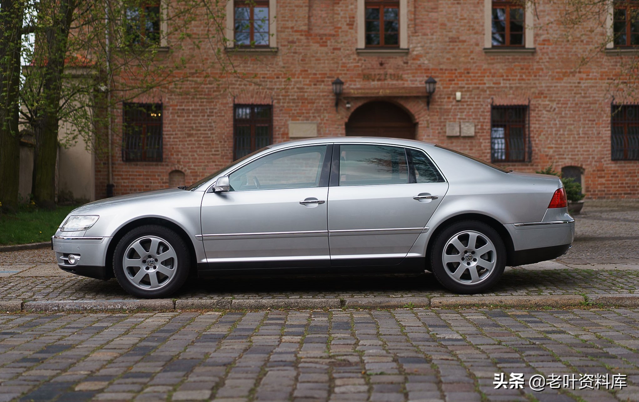 最低调的豪华汽车辉腾短片,2022年最低调的豪车