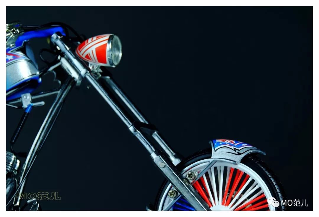 想试试用蓝色“焊”住你的眼睛是什么感受吗？