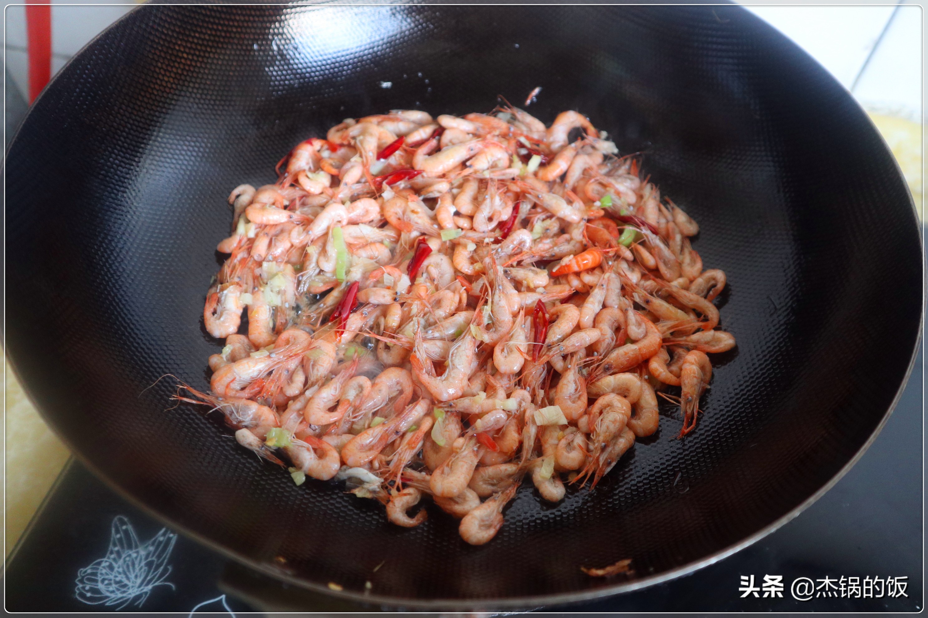 重庆韭菜炒河虾的正确做法,韭菜炒河虾这个组合你一定没见过