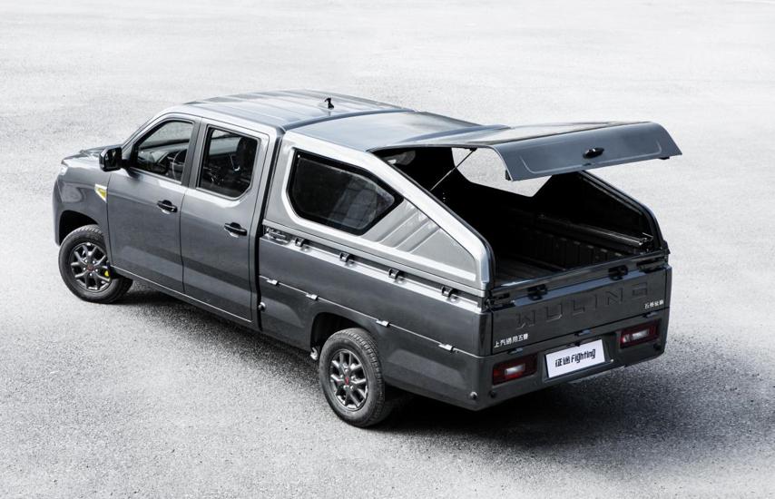 终于亮相，自带龙门架，能装车顶帐篷，带你看五菱*途征**“野营版”