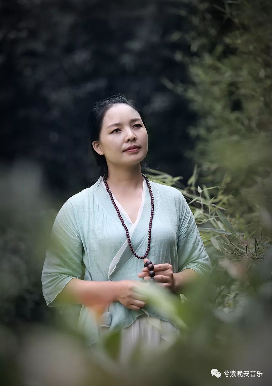 人一晃就老别自寻烦恼图片,人这一辈子一晃就老了别自寻烦恼