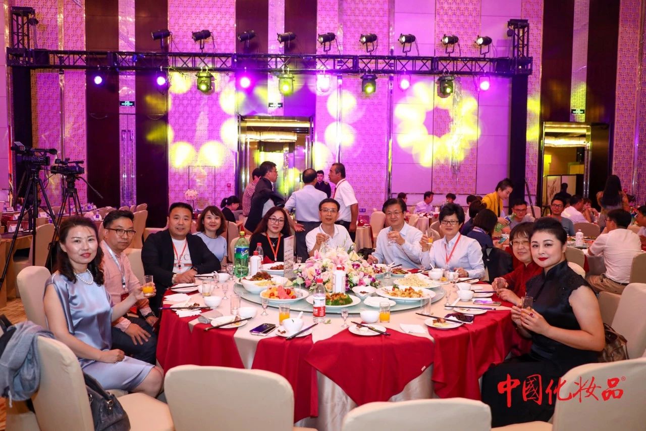 汇聚社会优势资源助力民族品牌提升——中国化妆品民族品牌提升工程启动仪式暨首届中国化妆品论坛在京举行