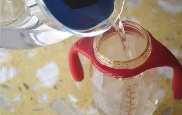 奶粉冲奶的方法和注意事项,新手爸妈冲奶粉常见误区