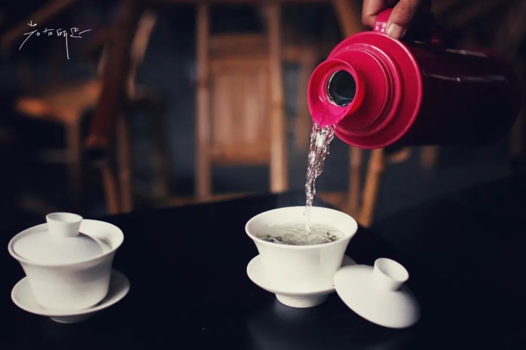 宽窄巷子成都休闲慢生活好去处,夜游成都宽窄巷子茶馆