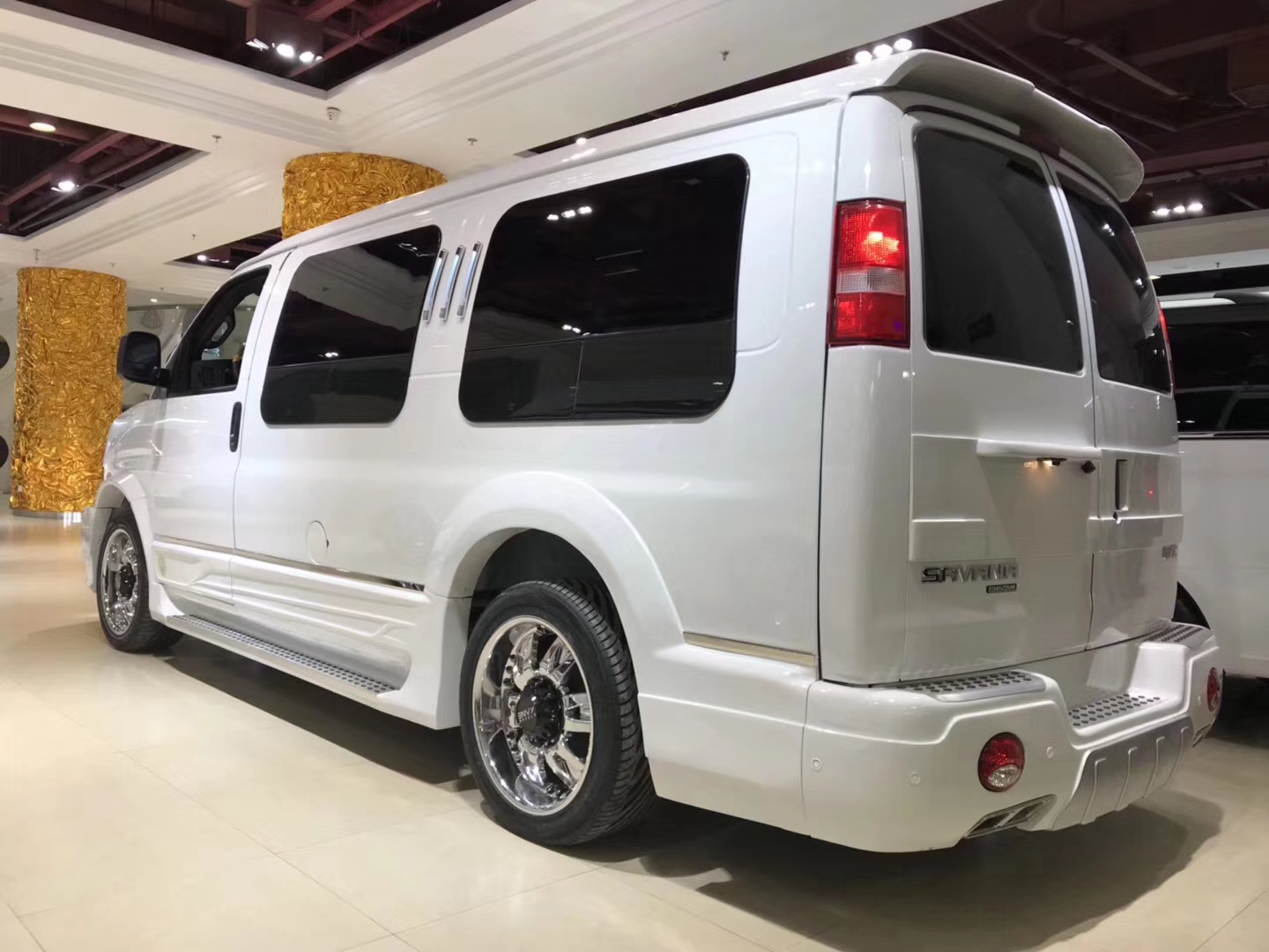 明星为啥都要买保姆车,为什么明星都喜欢埃尔法商务车