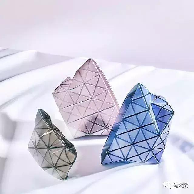 三宅一生baobao发布会,三宅一生钻石包樱花粉