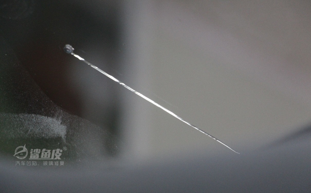 汽车玻璃修复原理方法及注意事项,汽车玻璃被石子磕了个坑怎么修复