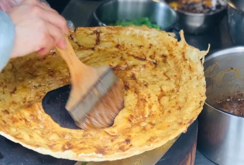 南京只够站3个人的小店，老板很少露面，3个员工每月帮他赚10万