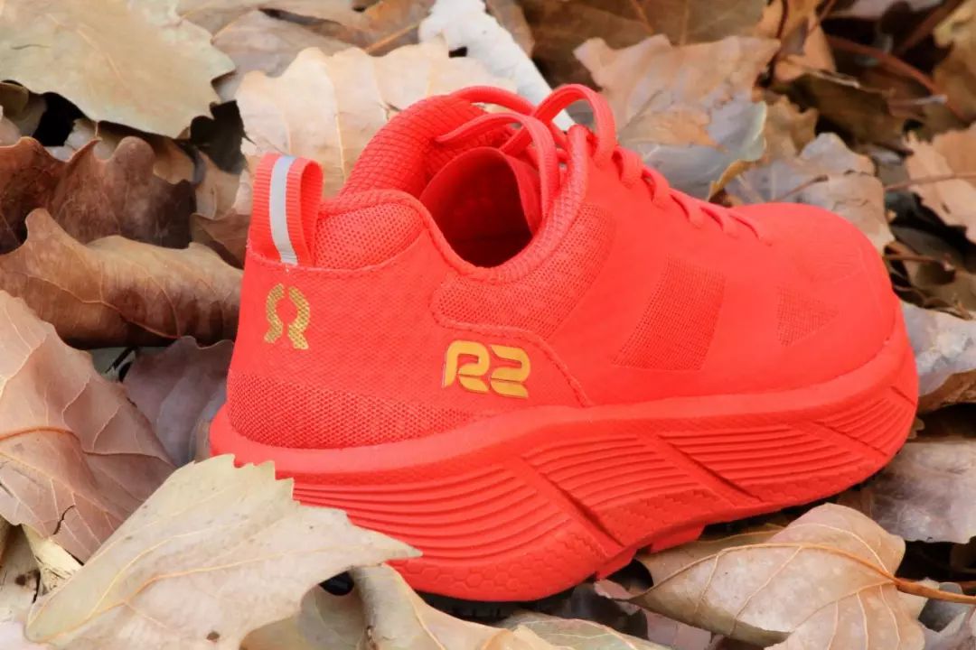 长距离跑步首选,为你的跑步增色:R2赤道LSD跑鞋评测
