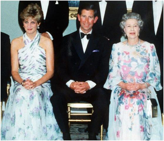 戴安娜穿裙子的视频,戴安娜王妃捡拐杖