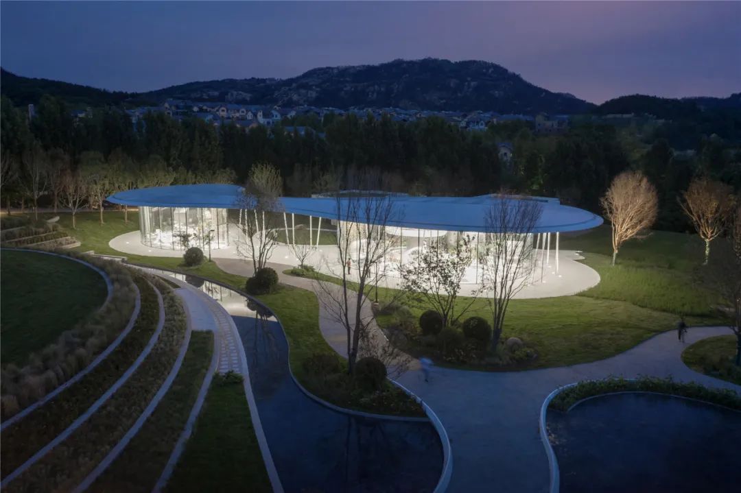 消隐在自然山水之中的四季花房丨青岛万科·四季草堂