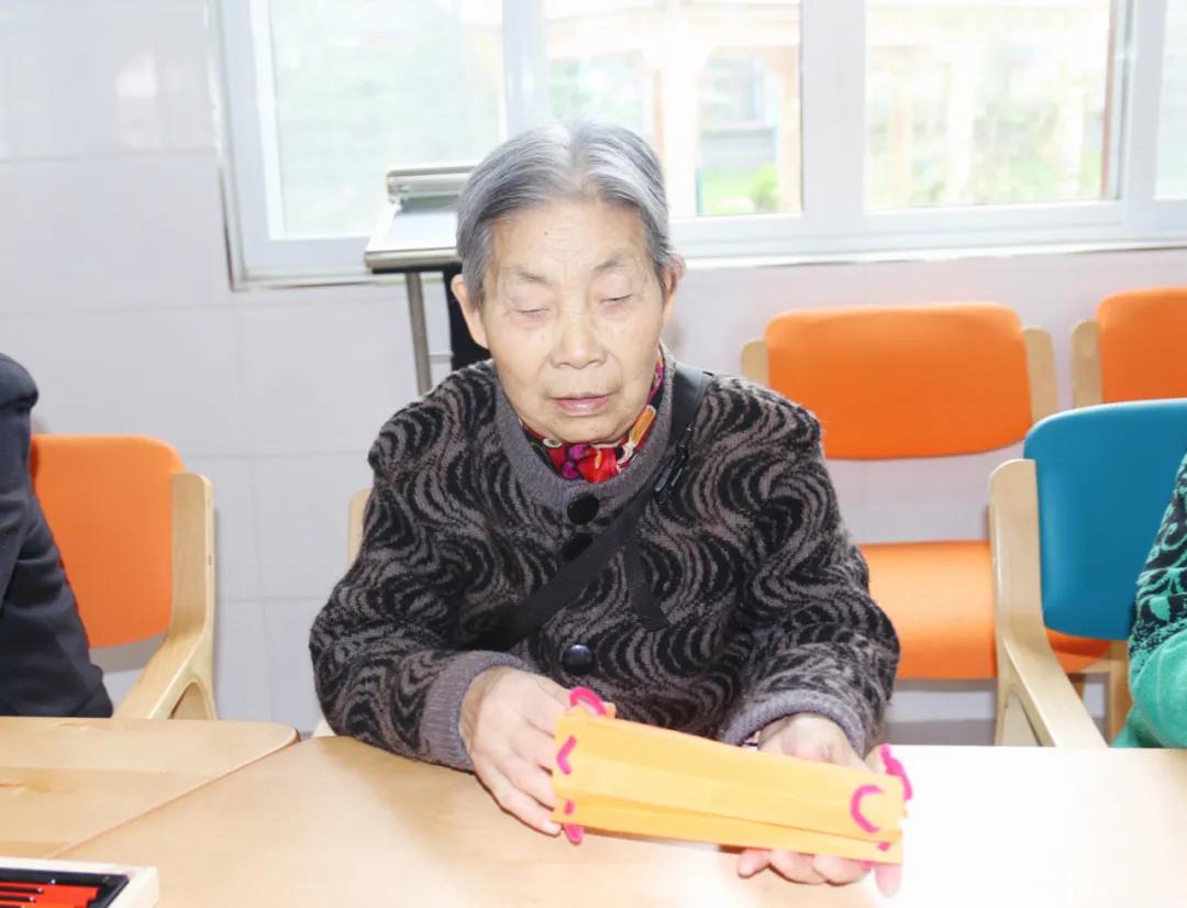 万圣节制作南瓜灯分享,万圣节南瓜灯里的糖果