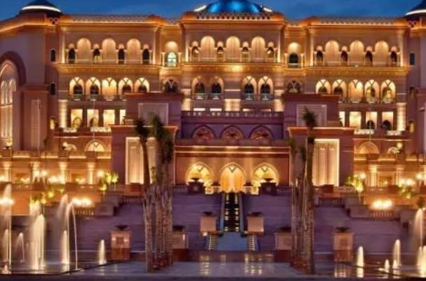 40吨黄金打造世界最豪华8星级酒店,世界十大顶级最贵的酒店