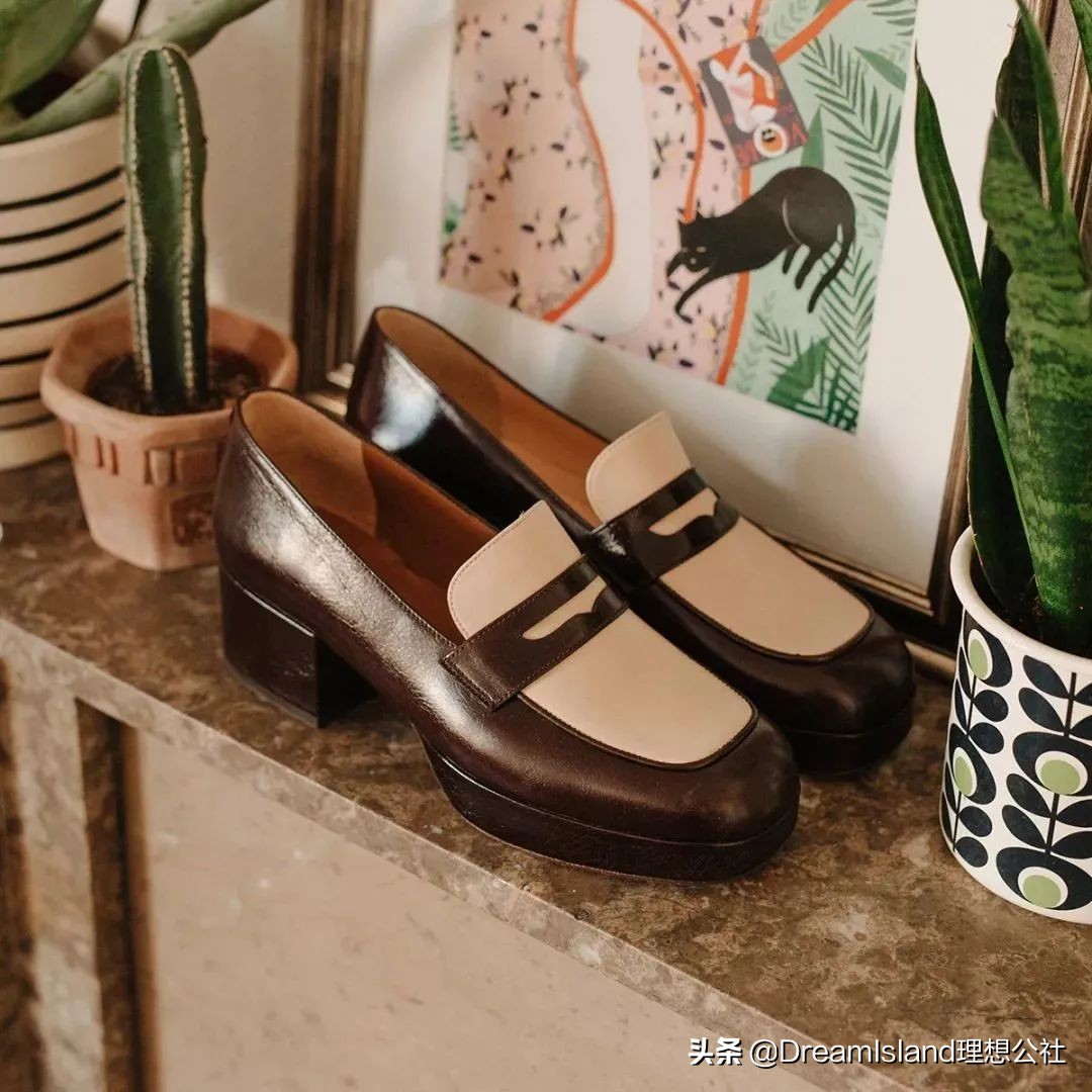 街拍白色乐福鞋,达妹街拍图文