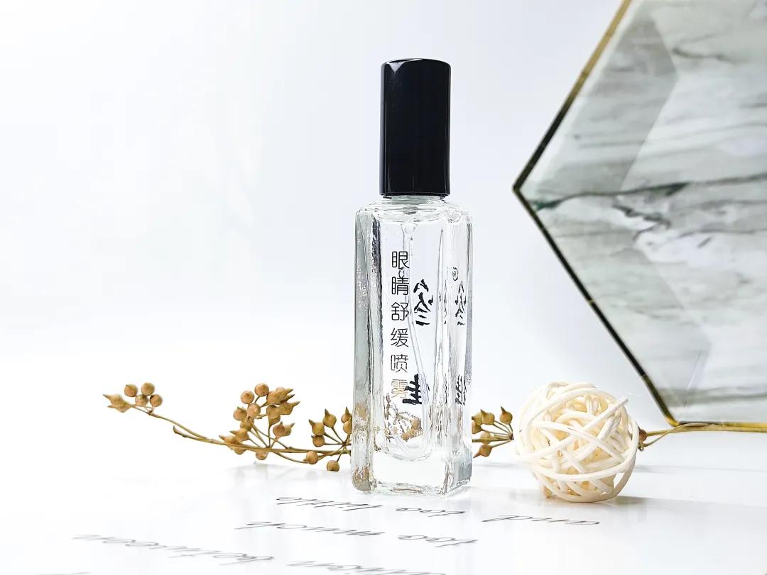 学会3个去皱小技巧，再也不怕鱼尾纹，25岁后也可以肆意大笑了