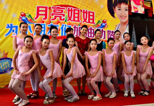 月亮姐姐王昊和方琼对比照片,月亮姐姐王昊简历个人资料