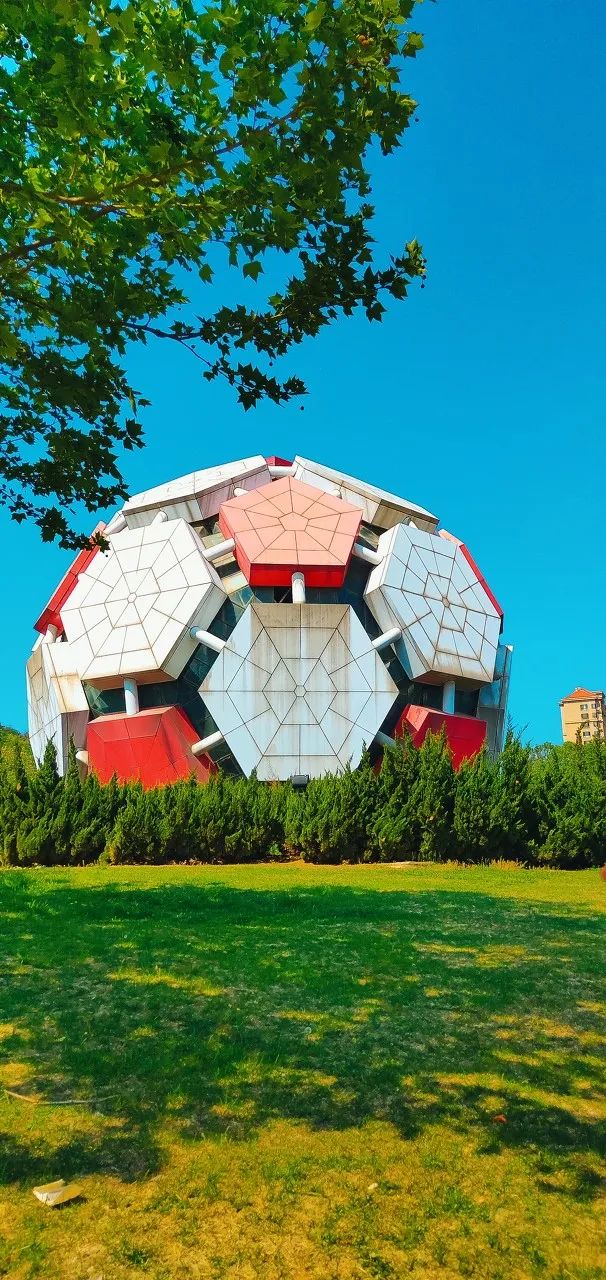 这些特大城市里，这个北方海边城市真的挺“大”