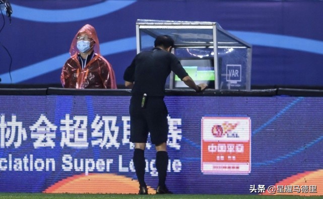 恒大卡纳瓦罗暴怒视频,广州恒大火爆内讧两年轻球员互殴