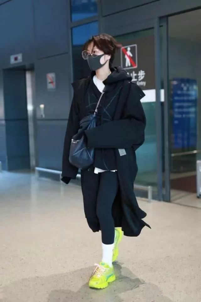 鲨鱼裤这样穿真的显瘦又洋气,秋冬鲨鱼阔腿裤