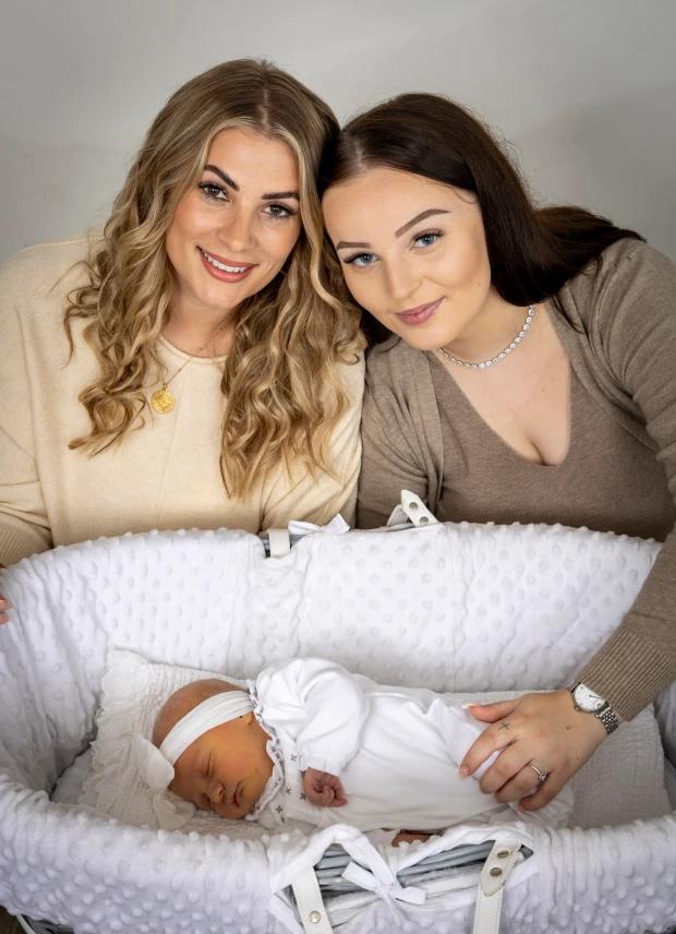 英国美女33岁当外婆,30岁的女人当上外婆