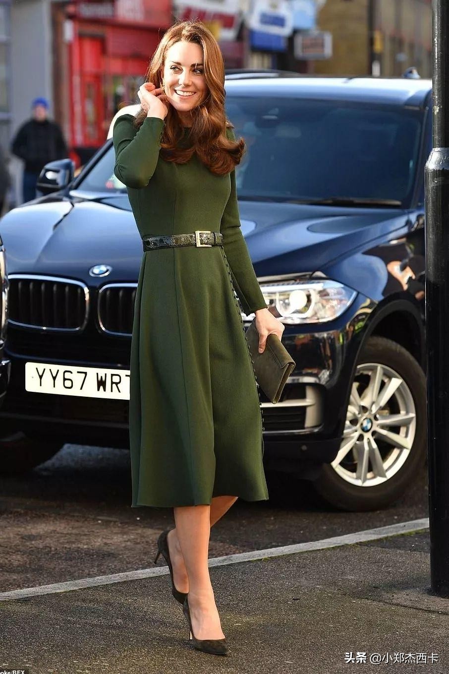 换个Logo贵10倍?!贝嫂这个联名款骗谁捏~|小郑周报