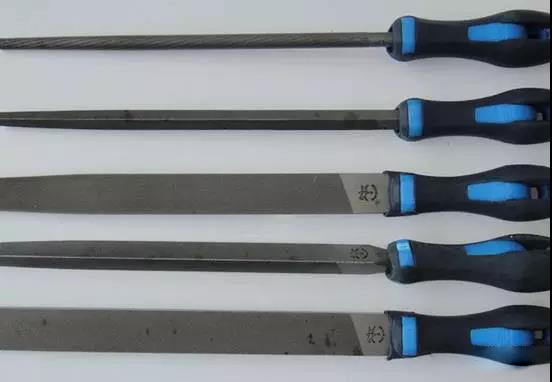 百炼钢花纹钢高锰钢的区别,百炼钢和千层钢的区别