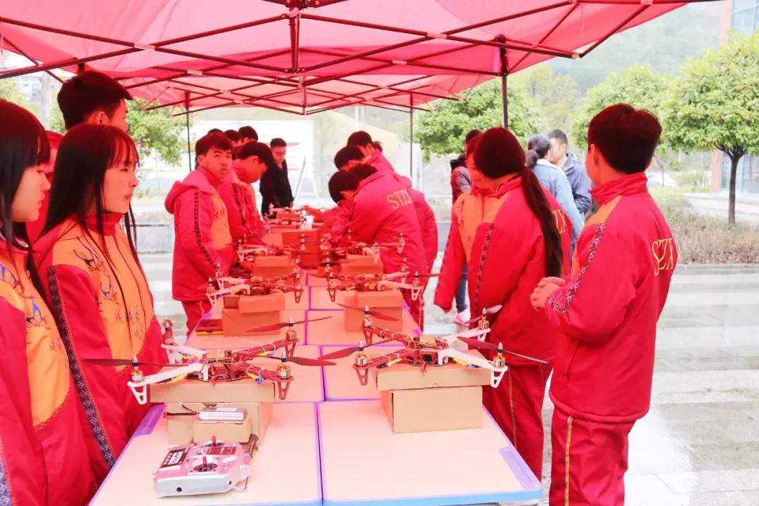 厉害了我们的新时代内容简介,松桃中等职业学校