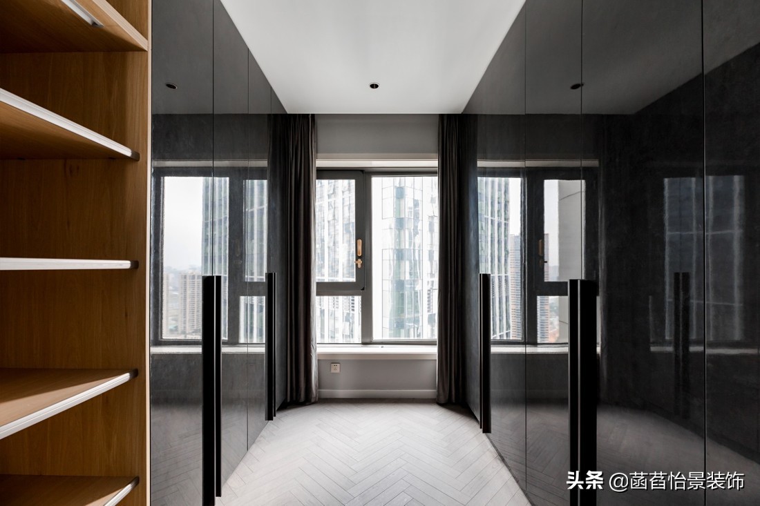 130平轻奢暖色风格,130平暗灰风格