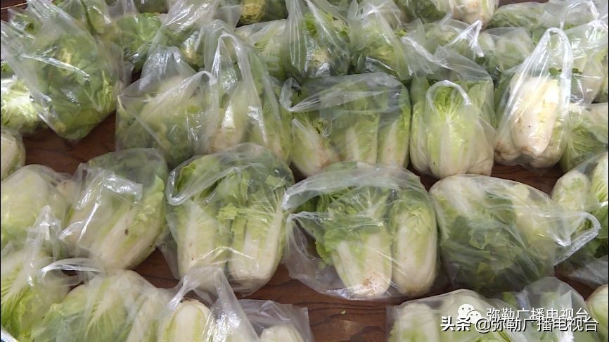 赞！弥勒这几家公司：减免摊位费，免费送餐、送菜，送消毒水...