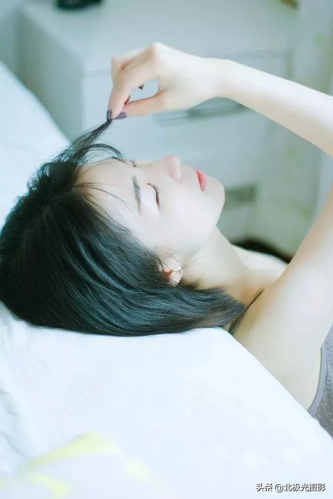 室内人像自然光摄影教程,四步教你如何拍出氛围感