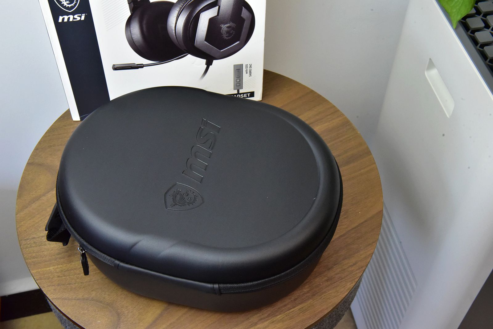 很久不见的安桥现身了,作微星耳机的配角发力电竞