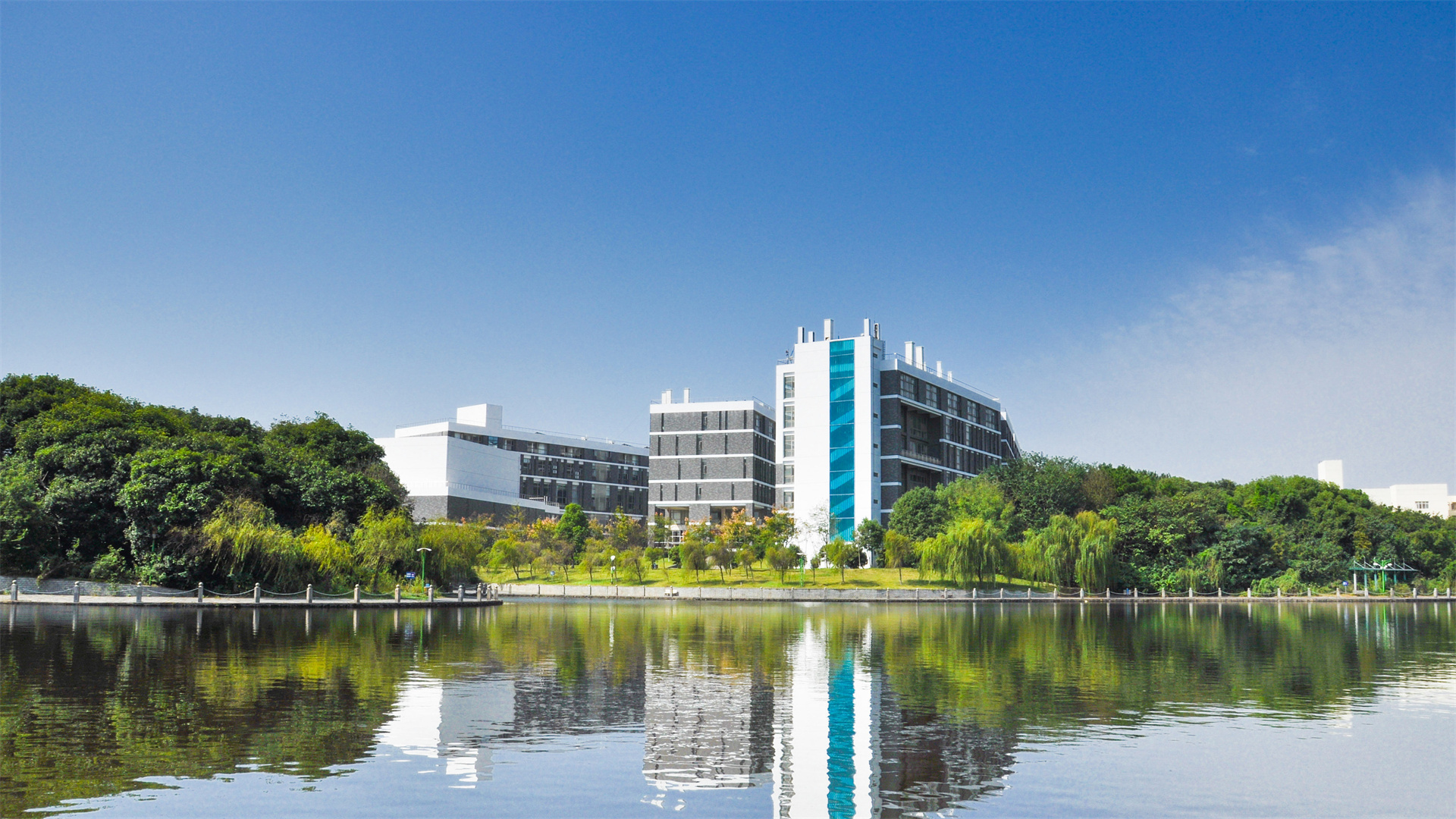 人民日报点名夸赞!江西2所大学实力雄厚,口碑好,社会认可度高