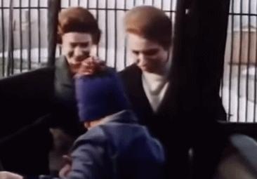 英女王下令封杀50年!王室私生活*片禁**遭泄露,百万人在线吃瓜