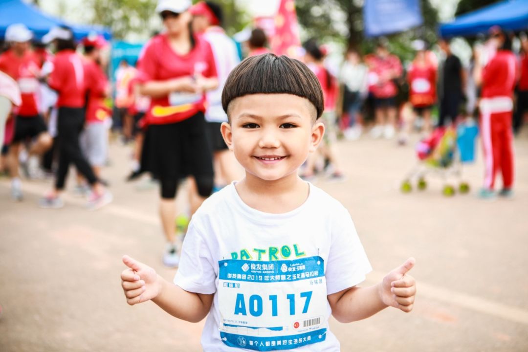 王珞丹成都活动,马拉松燃爆全城