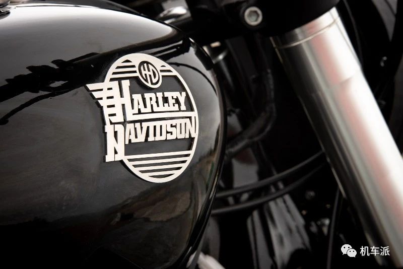 定制|一个23岁年轻人打造的哈雷1200运动者