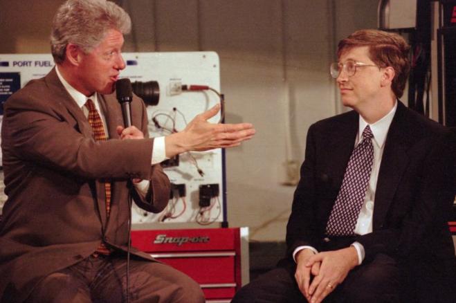 比尔盖茨传奇一生,比尔盖茨的一生经历详细