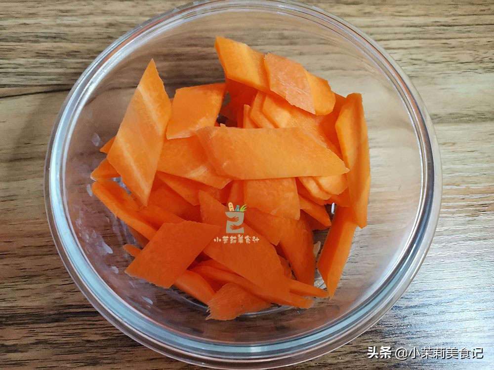 豆角别炒着吃了大厨教你特色做法,豆角怎么凉拌炒不黑