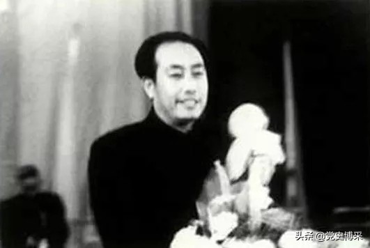 *德吴**作为毛主席信任的干部是怎样在“*革文**”初期引起注目的？