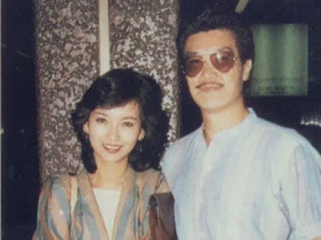 叶童和赵雅芝30年演唱会一同鞠躬,赵雅芝入驻抖音叶童留言