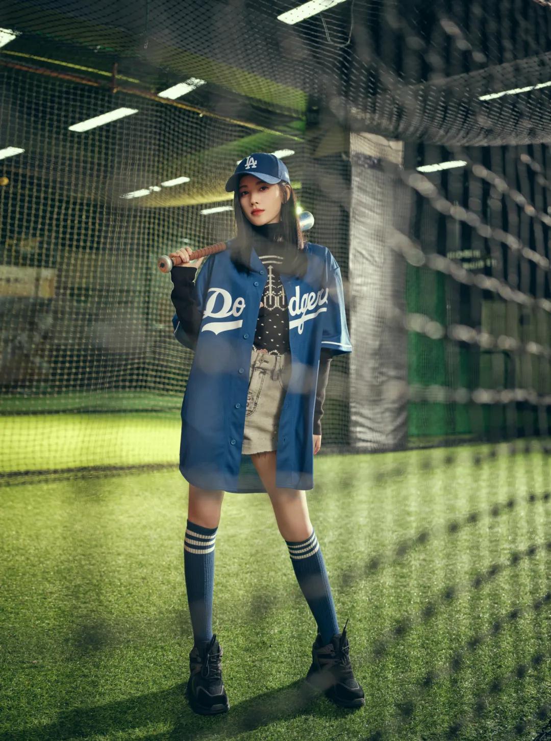 棒球少女鞠婧祎约你打球