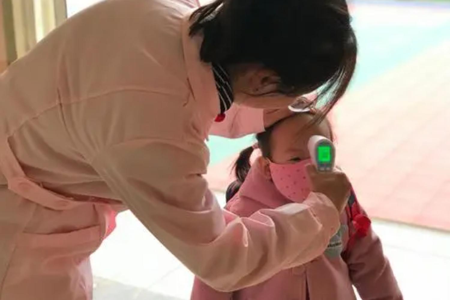 新生儿到底要不要戴帽,新生儿需要戴帽子保护脑门吗