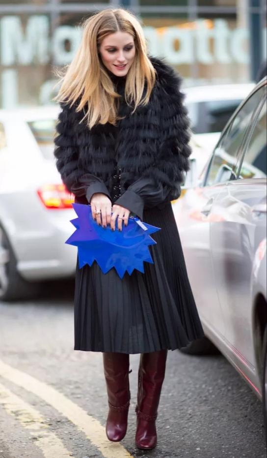 秋天穿裙子好看还是裤子好看,半身迷笛裙穿搭