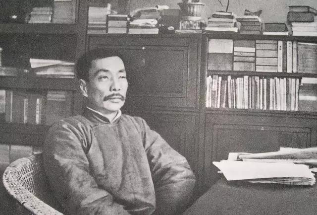 有人问，若是鲁迅还活着会怎么样？毛*东泽**回答：他敢写也不敢写